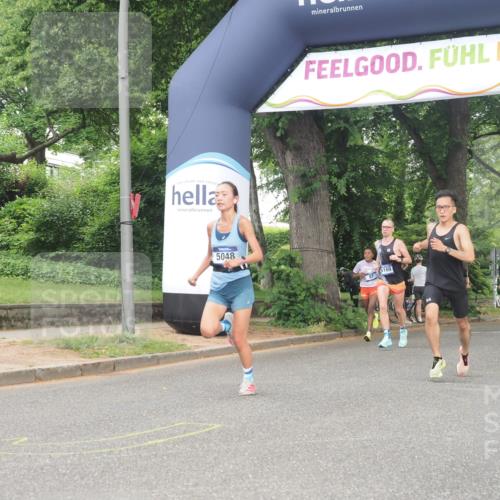 29.06.2025 - hella hamburg halbmarathon KatJ http://msf.ph/oto/8370272 29.06.2025 10:23:38 Zwischen KM18-KM19 57, 4477, 5048, 5152 meine-sportfotos.de