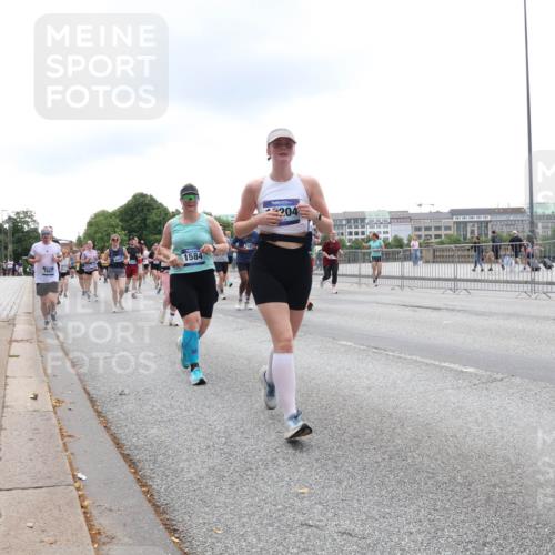 29.06.2025 - hella hamburg halbmarathon Lena Gebhardt http://msf.ph/oto/8370292 29.06.2025 10:48:51 Lombardsbrücke 7947, 1584, 204, 1142, 1167, 1584, 2160, 2195, 2437, 2438, 2475, 2627, 2713, 2716, 2792, 2909, 3086, 3215, 3224, 3253, 3661, 5010, 5118, 5479, 5480, 5551, 6015, 6437, 6566, 6979, 7062, 7203, 7947, 7948, 8461, 8719, 8760, 9341, 9359, 9552, 9787, 10059, 10081, 10204, 10366, 10524, 10654, 10656, 11000, 11031, 11192, 11364, 11365, 13814, 13845, 15715, 16498, 16499, 16701 meine-sportfotos.de