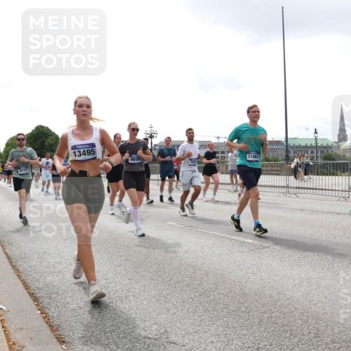 29.06.2025 - hella hamburg halbmarathon Lena Gebhardt http://msf.ph/oto/8370317 29.06.2025 10:39:42 Lombardsbrücke 13178, 9777, 13495, 9698, 11461, 7053, 13574, 1076, 1586, 1856, 1883, 1899, 2092, 2313, 2578, 2843, 2976, 3046, 3275, 3353, 3727, 3882, 3883, 3884, 4298, 4523, 4603, 4609, 4659, 4752, 4855, 4882, 5045, 5229, 5654, 5701, 6321, 6342, 6343, 6427, 6428, 6698, 6719, 6726, 6739, 6748, 7045, 7053, 7125, 7199, 7341, 7429, 7455, 7456, 7501, 7524, 7684, 8107, 8203, 8243, 8612, 8995, 9393, 9420, 9569, 9698, 9747, 9777, 10441, 10512 meine-sportfotos.de