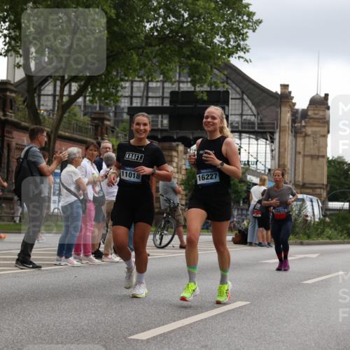 29.06.2025 - hella hamburg halbmarathon Yannick Fuchs http://msf.ph/oto/8370351 29.06.2025 10:53:38 20KM 2780, 3114, 3425, 4238, 4379, 4796, 4986, 6327, 7287, 7824, 8030, 8326, 8481, 8807, 9741, 9985, 10488, 10587, 10896, 11018, 11114, 11158, 11159, 11250, 11757, 12261, 12406, 12736, 12779, 12862, 13036, 13706, 13761, 14471, 14928, 15083, 15525, 15785, 15914, 16227, 16530, 16754, 16915, 17176, 17304, 17860, 18377, 18485, 18716, 18855, 19178 meine-sportfotos.de