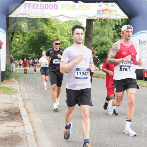 29.06.2025 - hella hamburg halbmarathon MichiJ http://msf.ph/oto/8370379 29.06.2025 10:44:32 Zwischen KM18-KM19 1239, 1387, 2656, 3141, 4579, 6592, 10599, 11018, 11043, 13863, 14266, 15664, 16227, 17543, 18325, 18531 meine-sportfotos.de