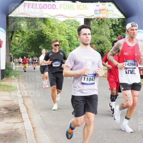 29.06.2025 - hella hamburg halbmarathon MichiJ http://msf.ph/oto/8370391 29.06.2025 10:44:32 Zwischen KM18-KM19 1239, 1387, 2656, 3141, 4579, 6592, 10599, 11018, 11043, 13863, 14266, 15664, 16227, 17543, 18325, 18531 meine-sportfotos.de