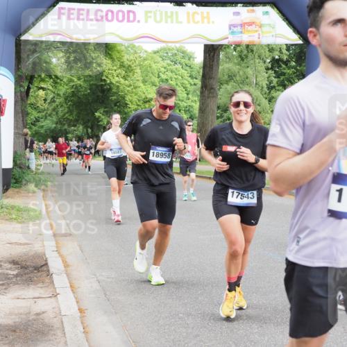29.06.2025 - hella hamburg halbmarathon MichiJ http://msf.ph/oto/8370403 29.06.2025 10:44:33 Zwischen KM18-KM19 1239, 1387, 3141, 4579, 6592, 10599, 11018, 11043, 13863, 14266, 15664, 16227, 17543, 18325, 18531 meine-sportfotos.de