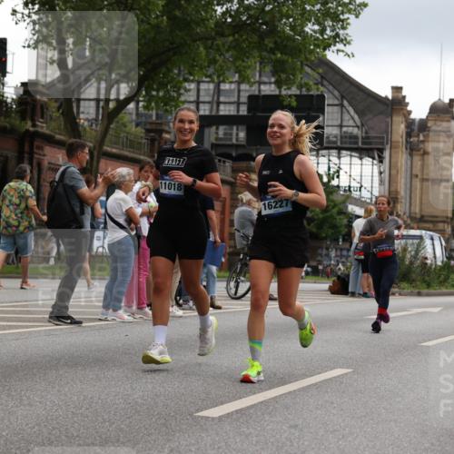 29.06.2025 - hella hamburg halbmarathon Yannick Fuchs http://msf.ph/oto/8370465 29.06.2025 10:53:39 20KM 2780, 3114, 3425, 4238, 4379, 4796, 4986, 6327, 6470, 7287, 7824, 8030, 8326, 8481, 8807, 9741, 9985, 10488, 10587, 11018, 11114, 11158, 11159, 11250, 11757, 12406, 12736, 12779, 12862, 13036, 13706, 13761, 14471, 14928, 15083, 15525, 15785, 15914, 16227, 16530, 16754, 16915, 17176, 17304, 17860, 18377, 18485, 18716, 18855, 19178 meine-sportfotos.de