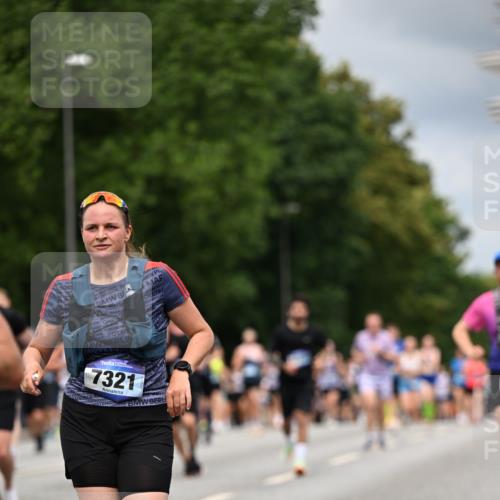 29.06.2025 - hella hamburg halbmarathon Dr. Thomas Lammeyer http://msf.ph/oto/8370518 29.06.2025 10:42:01 Kennedybrücke 1337, 1475, 1799, 1985, 2016, 2031, 2853, 3286, 3880, 4762, 5139, 5522, 5523, 6697, 6955, 7124, 7321, 7629, 8499, 8811, 8843, 8985, 9288, 9524, 9894, 10025, 10159, 10506, 10836, 11087 meine-sportfotos.de