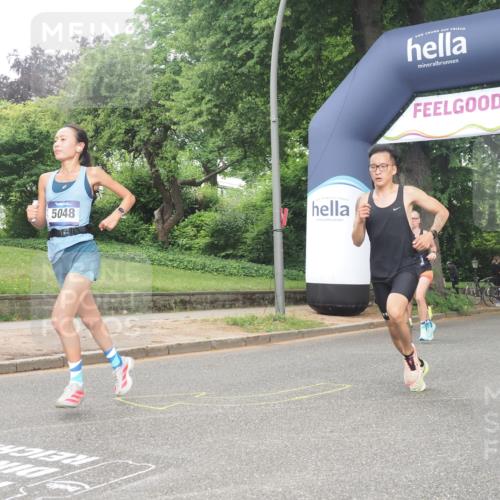 29.06.2025 - hella hamburg halbmarathon KatJ http://msf.ph/oto/8370526 29.06.2025 10:23:39 Zwischen KM18-KM19 57, 4477, 5048 meine-sportfotos.de