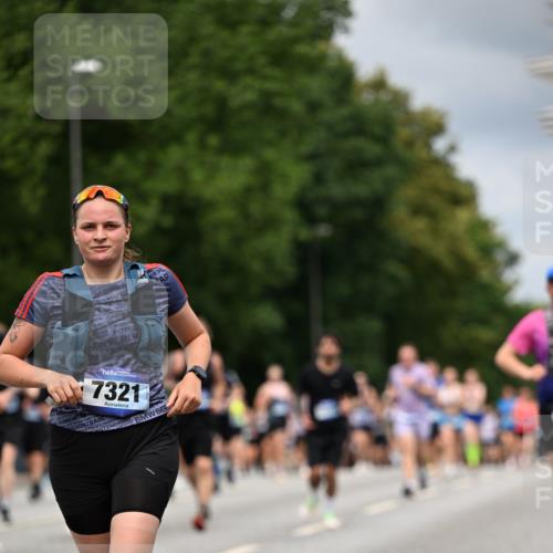 29.06.2025 - hella hamburg halbmarathon Dr. Thomas Lammeyer http://msf.ph/oto/8370528 29.06.2025 10:42:01 Kennedybrücke 1337, 1475, 1799, 1985, 2016, 2031, 2853, 3286, 3880, 4762, 5139, 5522, 5523, 6697, 6955, 7124, 7321, 7629, 8499, 8811, 8843, 8985, 9288, 9524, 9894, 10025, 10159, 10506, 10836, 11087 meine-sportfotos.de