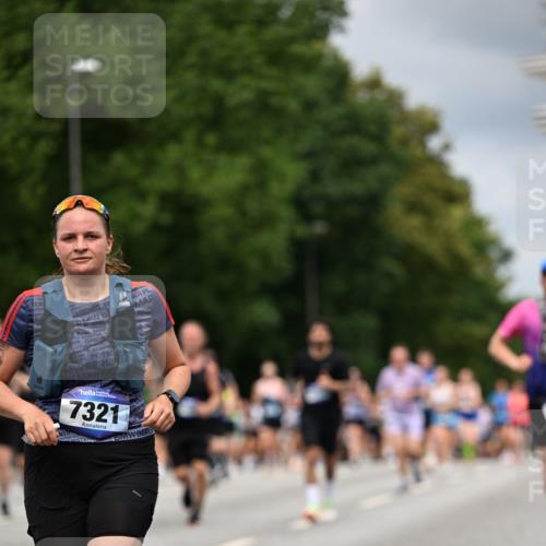 29.06.2025 - hella hamburg halbmarathon Dr. Thomas Lammeyer http://msf.ph/oto/8370535 29.06.2025 10:42:01 Kennedybrücke 1337, 1475, 1799, 1985, 2016, 2031, 2853, 3286, 3880, 4762, 5139, 5522, 5523, 6697, 6955, 7124, 7321, 7629, 8499, 8811, 8843, 8985, 9288, 9524, 9894, 10025, 10159, 10506, 10836, 11087 meine-sportfotos.de