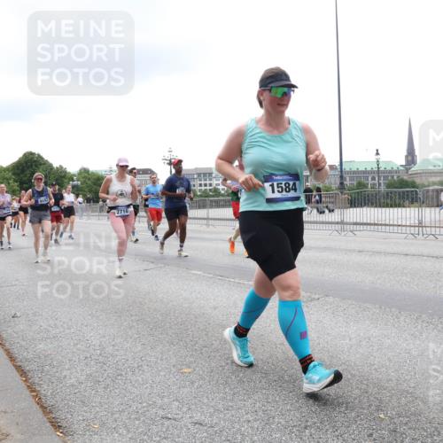 29.06.2025 - hella hamburg halbmarathon Lena Gebhardt http://msf.ph/oto/8370598 29.06.2025 10:48:52 Lombardsbrücke 7947, 12716, 116, 1584, 1142, 1167, 1584, 2160, 2395, 2437, 2438, 2627, 2713, 2716, 2792, 3086, 3215, 3224, 3253, 3661, 5010, 5118, 5479, 5480, 5551, 6015, 6437, 6566, 6979, 7062, 7203, 7947, 7948, 8461, 8719, 8760, 9341, 9359, 9552, 9787, 10059, 10081, 10204, 10366, 10524, 10654, 10656, 11000, 11031, 11192, 11364, 11365, 13814, 13845, 15715, 16498, 16499, 16701 meine-sportfotos.de