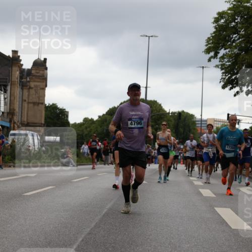 29.06.2025 - hella hamburg halbmarathon Yannick Fuchs http://msf.ph/oto/8370622 29.06.2025 10:53:39 20KM 2780, 3114, 3425, 4238, 4379, 4796, 4986, 6327, 6470, 7287, 7824, 8030, 8326, 8481, 8807, 9741, 9985, 10488, 10587, 11018, 11114, 11158, 11159, 11250, 11757, 12406, 12736, 12779, 12862, 13036, 13706, 13761, 14471, 14928, 15083, 15525, 15785, 15914, 16227, 16530, 16754, 16915, 17176, 17304, 17860, 18377, 18485, 18716, 18855, 19178 meine-sportfotos.de