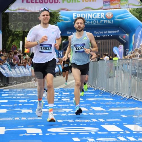 29.06.2025 - hella hamburg halbmarathon Strokosch-Dieckow http://msf.ph/oto/8370624 29.06.2025 10:27:36 Ziel 2203, 5367, 7651, 8731, 9804, 10655, 12341, 17354, 17893, 18832, 19114 meine-sportfotos.de