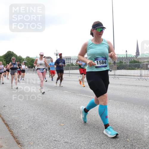 29.06.2025 - hella hamburg halbmarathon Lena Gebhardt http://msf.ph/oto/8370639 29.06.2025 10:48:52 Lombardsbrücke 9552, 7947, 2716, 1167, 1584, 1142, 1167, 1584, 2160, 2395, 2437, 2438, 2627, 2713, 2716, 2792, 3086, 3215, 3224, 3253, 3661, 5010, 5118, 5479, 5480, 5551, 6015, 6437, 6566, 6979, 7062, 7203, 7947, 7948, 8461, 8719, 8760, 9341, 9359, 9552, 9787, 10059, 10081, 10204, 10366, 10524, 10654, 10656, 11000, 11031, 11192, 11364, 11365, 13814, 13845, 15715, 16498, 16499, 16701 meine-sportfotos.de