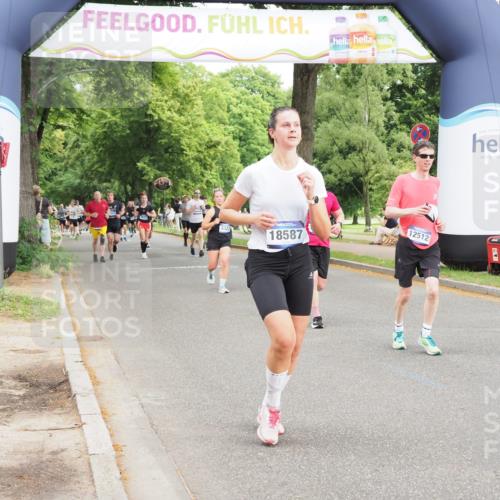 29.06.2025 - hella hamburg halbmarathon MichiJ http://msf.ph/oto/8370684 29.06.2025 10:44:35 Zwischen KM18-KM19 1239, 3141, 4579, 6592, 8322, 10599, 11018, 11043, 13863, 14266, 16227, 17543, 18508, 18587, 18652 meine-sportfotos.de