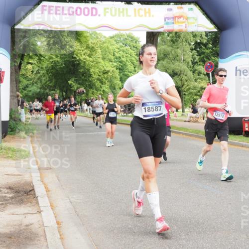 29.06.2025 - hella hamburg halbmarathon MichiJ http://msf.ph/oto/8370703 29.06.2025 10:44:35 Zwischen KM18-KM19 1239, 3141, 4579, 6592, 8322, 10599, 11018, 11043, 13863, 14266, 16227, 17543, 18508, 18587, 18652 meine-sportfotos.de
