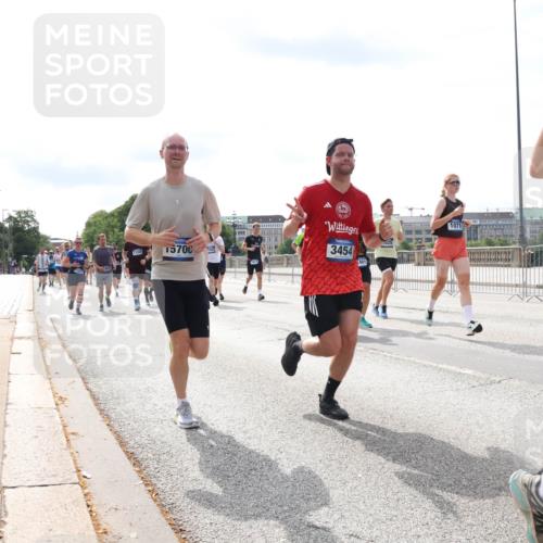 29.06.2025 - hella hamburg halbmarathon Lena Gebhardt http://msf.ph/oto/8370708 29.06.2025 10:14:51 Lombardsbrücke 1570, 3454, 025, 1071, 1, 1071, 1296, 1379, 1406, 1575, 1728, 1745, 2046, 2140, 2494, 2601, 2690, 2990, 3020, 3025, 3154, 3454, 3507, 3509, 3691, 3756, 3834, 3844, 4495, 4641, 5191, 5608, 5670, 5800, 5981, 6028, 6083, 6181, 6248, 6366, 6935, 7195, 7439, 7802, 7881, 8055, 8147, 8237, 8239, 8275, 8522, 8563, 8609, 8755, 8854, 9113, 9173, 9556, 9663, 9709, 9911, 9975, 10224, 10391, 10589, 10610, 10717, 10963, 11271, 11598, 12467, 13237, 16126 meine-sportfotos.de