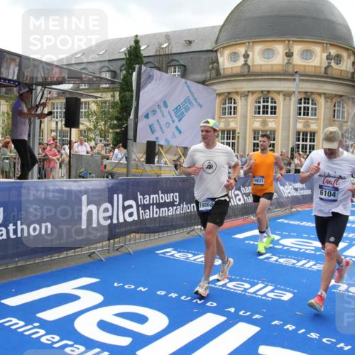29.06.2025 - hella hamburg halbmarathon Michael Strokosch http://msf.ph/oto/8370710 29.06.2025 10:58:20 Ziel 1595, 4592, 4708, 6104, 6147, 9230, 9485, 11645, 14631, 15434, 18068 meine-sportfotos.de