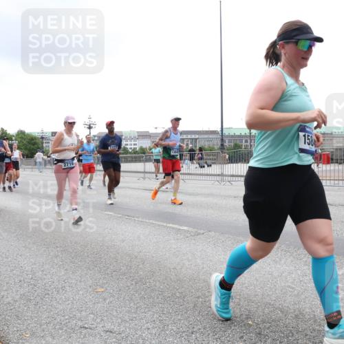 29.06.2025 - hella hamburg halbmarathon Lena Gebhardt http://msf.ph/oto/8370712 29.06.2025 10:48:53 Lombardsbrücke 7947, 955, 215, 2716, 1467, 158, 1142, 1167, 1584, 2160, 2395, 2437, 2438, 2627, 2713, 2716, 2792, 3086, 3215, 3224, 3253, 3661, 5010, 5118, 5479, 5480, 5551, 6015, 6437, 6566, 6979, 7062, 7203, 7947, 7948, 8461, 8719, 8760, 9341, 9359, 9552, 9787, 10059, 10081, 10204, 10366, 10524, 10654, 10656, 11000, 11031, 11192, 11364, 11365, 13814, 13845, 15715, 16498, 16499, 16701 meine-sportfotos.de