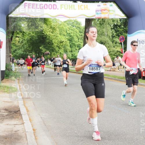 29.06.2025 - hella hamburg halbmarathon MichiJ http://msf.ph/oto/8370716 29.06.2025 10:44:35 Zwischen KM18-KM19 1239, 3141, 4579, 6592, 8322, 10599, 11018, 11043, 13863, 14266, 16227, 17543, 18508, 18587, 18652 meine-sportfotos.de