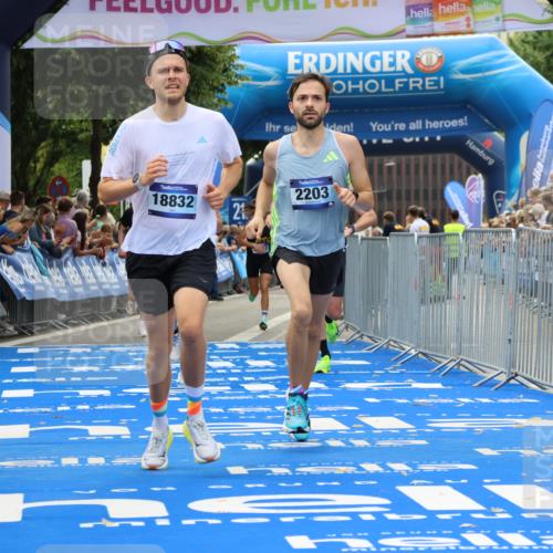 29.06.2025 - hella hamburg halbmarathon Strokosch-Dieckow http://msf.ph/oto/8370733 29.06.2025 10:27:36 Ziel 2203, 5367, 7651, 8731, 9804, 10655, 12341, 17354, 17893, 18832, 19114 meine-sportfotos.de