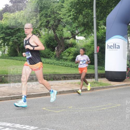 29.06.2025 - hella hamburg halbmarathon KatJ http://msf.ph/oto/8370738 29.06.2025 10:23:41 Zwischen KM18-KM19 57, 4477, 5048, 6169 meine-sportfotos.de