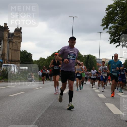 29.06.2025 - hella hamburg halbmarathon Yannick Fuchs http://msf.ph/oto/8370750 29.06.2025 10:53:39 20KM 2780, 3114, 3425, 4238, 4379, 4796, 4986, 6327, 6470, 7287, 7824, 8030, 8326, 8481, 8807, 9741, 9985, 10488, 10587, 11018, 11114, 11158, 11159, 11250, 11757, 12406, 12736, 12779, 12862, 13036, 13706, 13761, 14471, 14928, 15083, 15525, 15785, 15914, 16227, 16530, 16754, 16915, 17176, 17304, 17860, 18377, 18485, 18716, 18855, 19178 meine-sportfotos.de