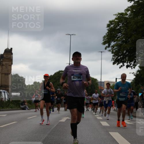 29.06.2025 - hella hamburg halbmarathon Yannick Fuchs http://msf.ph/oto/8370787 29.06.2025 10:53:40 20KM 2780, 3114, 3425, 4238, 4379, 4796, 4986, 6327, 6470, 7287, 7824, 8030, 8326, 8481, 8807, 9741, 9985, 10488, 10587, 11018, 11114, 11158, 11159, 11250, 11757, 12406, 12736, 12779, 13036, 13706, 14471, 14928, 15083, 15525, 15785, 15914, 16227, 16530, 16754, 16915, 17176, 17304, 17860, 18377, 18485, 18716, 18855, 19178 meine-sportfotos.de