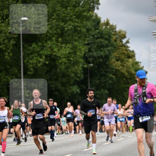 29.06.2025 - hella hamburg halbmarathon Dr. Thomas Lammeyer http://msf.ph/oto/8370793 29.06.2025 10:42:03 Kennedybrücke 1337, 1475, 1799, 1985, 2016, 2031, 2853, 3286, 3880, 4762, 5139, 5522, 5523, 6697, 6955, 7124, 7321, 7629, 8499, 8811, 8843, 8985, 9391, 9524, 9894, 10025, 10506, 10836, 11087 meine-sportfotos.de