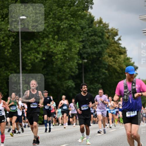 29.06.2025 - hella hamburg halbmarathon Dr. Thomas Lammeyer http://msf.ph/oto/8370804 29.06.2025 10:42:03 Kennedybrücke 1337, 1475, 1799, 1985, 2016, 2031, 2853, 3286, 3880, 4762, 5139, 5522, 5523, 6697, 6955, 7124, 7321, 7629, 8499, 8811, 8843, 8985, 9391, 9524, 9894, 10025, 10506, 10836, 11087 meine-sportfotos.de