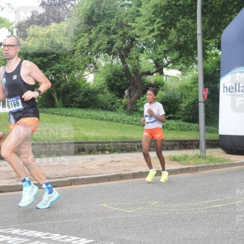 29.06.2025 - hella hamburg halbmarathon KatJ http://msf.ph/oto/8370809 29.06.2025 10:23:41 Zwischen KM18-KM19 57, 4477, 5048, 6169 meine-sportfotos.de
