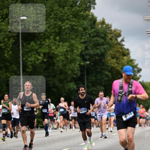 29.06.2025 - hella hamburg halbmarathon Dr. Thomas Lammeyer http://msf.ph/oto/8370820 29.06.2025 10:42:03 Kennedybrücke 1337, 1475, 1799, 1985, 2016, 2031, 2853, 3286, 3880, 4762, 5139, 5522, 5523, 6697, 6955, 7124, 7321, 7629, 8499, 8811, 8843, 8985, 9391, 9524, 9894, 10025, 10506, 10836, 11087 meine-sportfotos.de