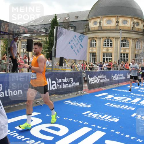 29.06.2025 - hella hamburg halbmarathon Michael Strokosch http://msf.ph/oto/8370822 29.06.2025 10:58:21 Ziel 1595, 4592, 4708, 6104, 6138, 6147, 9230, 9485, 11645, 14631, 15434, 18068 meine-sportfotos.de