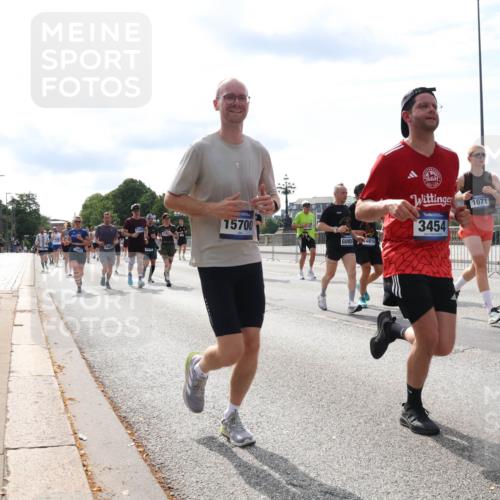 29.06.2025 - hella hamburg halbmarathon Lena Gebhardt http://msf.ph/oto/8370823 29.06.2025 10:14:51 Lombardsbrücke 15700, 4015, 1071, 1071, 1296, 1379, 1406, 1575, 1728, 1745, 2046, 2140, 2494, 2601, 2690, 2990, 3020, 3025, 3154, 3454, 3507, 3509, 3691, 3756, 3834, 3844, 4495, 4641, 5191, 5608, 5670, 5800, 5981, 6028, 6083, 6181, 6248, 6366, 6935, 7195, 7439, 7802, 7881, 8055, 8147, 8237, 8239, 8275, 8522, 8563, 8609, 8755, 8854, 9113, 9173, 9556, 9663, 9709, 9911, 9975, 10224, 10391, 10589, 10610, 10717, 10963, 11271, 11598, 12467, 13237, 16126 meine-sportfotos.de