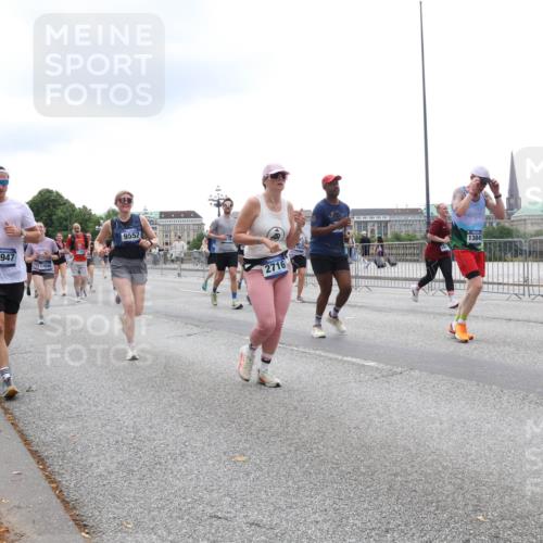 29.06.2025 - hella hamburg halbmarathon Lena Gebhardt http://msf.ph/oto/8370826 29.06.2025 10:48:54 Lombardsbrücke 7947, 17046, 9552, 2716, 1384, 1142, 1167, 1584, 2160, 2395, 2437, 2438, 2713, 2716, 2792, 3086, 3215, 3224, 3253, 3661, 4403, 5010, 5118, 5479, 5480, 5551, 6015, 6437, 6566, 6979, 7062, 7203, 7947, 7948, 8461, 8719, 8760, 9341, 9359, 9552, 9787, 10059, 10081, 10204, 10366, 10524, 10654, 10656, 11000, 11031, 11192, 11364, 11365, 13814, 13845, 15715, 16498, 16499, 16701 meine-sportfotos.de