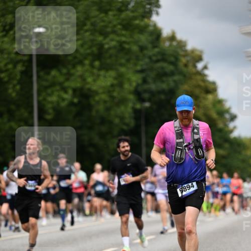 29.06.2025 - hella hamburg halbmarathon Dr. Thomas Lammeyer http://msf.ph/oto/8370854 29.06.2025 10:42:04 Kennedybrücke 1337, 1475, 1799, 1985, 2016, 2031, 2124, 2853, 3286, 3880, 4762, 5139, 5522, 5523, 5875, 6697, 6955, 7124, 7321, 7629, 8499, 8811, 8985, 9391, 9524, 9894, 10025, 10506, 10836, 11087, 11164 meine-sportfotos.de