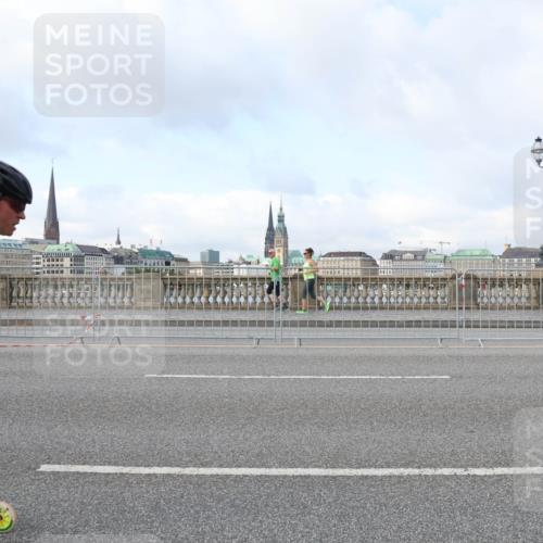 29.06.2025 - hella hamburg halbmarathon Lena Gebhardt http://msf.ph/oto/8370857 29.06.2025 08:50:43 Lombardsbrücke  meine-sportfotos.de