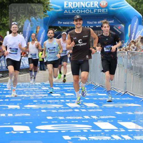 29.06.2025 - hella hamburg halbmarathon Strokosch-Dieckow http://msf.ph/oto/8370899 29.06.2025 10:27:34 Ziel 2203, 4678, 5367, 7651, 8731, 9804, 10655, 12341, 13941, 17354, 18567, 18832, 19114 meine-sportfotos.de