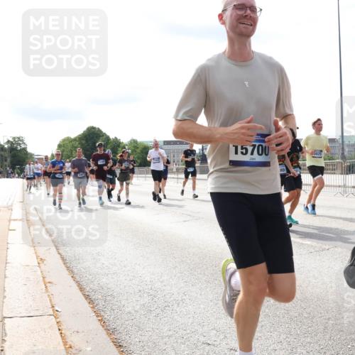 29.06.2025 - hella hamburg halbmarathon Lena Gebhardt http://msf.ph/oto/8370950 29.06.2025 10:14:52 Lombardsbrücke 596, 3366, 15700, 3025, 1071, 1296, 1379, 1406, 1575, 1728, 1745, 2046, 2140, 2281, 2494, 2601, 2690, 2990, 3020, 3025, 3154, 3454, 3507, 3509, 3513, 3691, 3756, 3834, 3844, 4495, 4641, 5191, 5608, 5670, 5800, 5981, 6028, 6083, 6181, 6248, 6366, 6935, 7195, 7439, 7802, 7881, 8055, 8147, 8237, 8239, 8275, 8522, 8563, 8609, 8755, 8854, 9113, 9173, 9556, 9663, 9709, 9911, 9975, 10224, 10391, 10589, 10610, 10717, 10963, 11271, 11598, 12467 meine-sportfotos.de