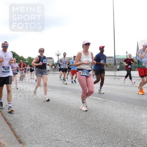 29.06.2025 - hella hamburg halbmarathon Lena Gebhardt http://msf.ph/oto/8370955 29.06.2025 10:48:54 Lombardsbrücke 7948, 7947, 1704, 955, 19135, 2716, 1167, 1384, 1142, 1167, 1584, 2160, 2395, 2437, 2438, 2713, 2716, 2792, 3086, 3215, 3224, 3253, 3661, 4403, 5010, 5118, 5479, 5480, 5551, 6015, 6437, 6566, 6979, 7062, 7203, 7947, 7948, 8461, 8719, 8760, 9341, 9359, 9552, 9787, 10059, 10081, 10204, 10366, 10524, 10654, 10656, 11000, 11031, 11192, 11364, 11365, 13814, 13845, 15715, 16498, 16499, 16701 meine-sportfotos.de