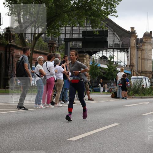 29.06.2025 - hella hamburg halbmarathon Yannick Fuchs http://msf.ph/oto/8370976 29.06.2025 10:53:40 20KM 2780, 3114, 3425, 4238, 4379, 4796, 4986, 6327, 6470, 7287, 7824, 8030, 8326, 8481, 8807, 9741, 9985, 10488, 10587, 11018, 11114, 11158, 11159, 11250, 11757, 12406, 12736, 12779, 13036, 13706, 14471, 14928, 15083, 15525, 15785, 15914, 16227, 16530, 16754, 16915, 17176, 17304, 17860, 18377, 18485, 18716, 18855, 19178 meine-sportfotos.de