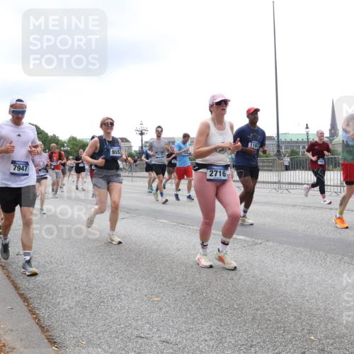 29.06.2025 - hella hamburg halbmarathon Lena Gebhardt http://msf.ph/oto/8370994 29.06.2025 10:48:54 Lombardsbrücke 7948, 7947, 9552, 19135, 2716, 1167, 138, 1142, 1167, 1584, 2160, 2395, 2437, 2438, 2713, 2716, 2792, 3086, 3215, 3224, 3253, 3661, 4403, 5010, 5118, 5479, 5480, 5551, 6015, 6437, 6566, 6979, 7062, 7203, 7947, 7948, 8461, 8719, 8760, 9341, 9359, 9552, 9787, 10059, 10081, 10204, 10366, 10524, 10654, 10656, 11000, 11031, 11192, 11364, 11365, 13814, 13845, 15715, 16498, 16499, 16701 meine-sportfotos.de