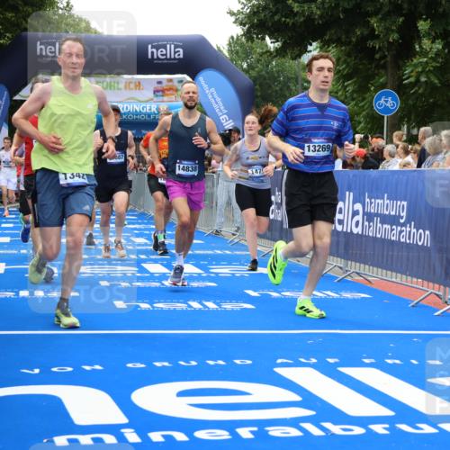 29.06.2025 - hella hamburg halbmarathon Strokosch-Dieckow http://msf.ph/oto/8371018 29.06.2025 10:49:25 Ziel 1342, 1476, 2592, 2596, 2878, 4183, 4185, 8437, 8689, 8813, 10189, 11339, 11340, 11779, 11819, 12094, 12670, 13233, 13269, 14526, 14838, 15422, 15784, 15857, 15894, 15966, 16114, 16592, 16891, 18476, 18887, 18960 meine-sportfotos.de