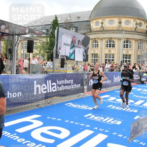 29.06.2025 - hella hamburg halbmarathon Michael Strokosch http://msf.ph/oto/8371099 29.06.2025 10:58:25 Ziel 1595, 4550, 4592, 4708, 5347, 6138, 6147, 7476, 9230, 9485, 11645, 11808, 14355, 15434, 16531, 17415, 18266, 18891 meine-sportfotos.de