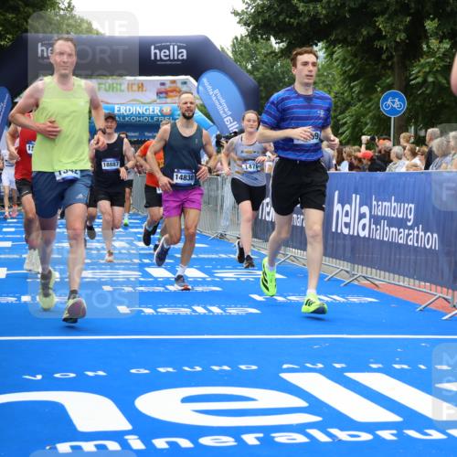 29.06.2025 - hella hamburg halbmarathon Strokosch-Dieckow http://msf.ph/oto/8371114 29.06.2025 10:49:25 Ziel 1342, 1476, 2592, 2596, 2878, 4183, 4185, 8437, 8689, 8813, 10189, 11339, 11340, 11779, 11819, 12094, 12670, 13233, 13269, 14526, 14838, 15422, 15784, 15857, 15894, 15966, 16114, 16592, 16891, 18476, 18887, 18960 meine-sportfotos.de