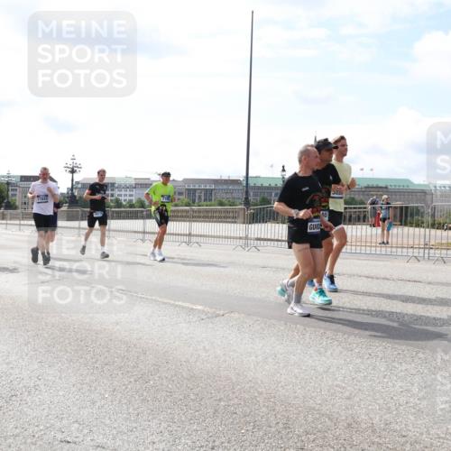 29.06.2025 - hella hamburg halbmarathon Lena Gebhardt http://msf.ph/oto/8371133 29.06.2025 10:14:52 Lombardsbrücke 5981, 11643, 18176, 50, 1071, 1296, 1379, 1406, 1575, 1728, 1745, 2046, 2140, 2281, 2494, 2601, 2690, 2990, 3020, 3025, 3154, 3454, 3507, 3509, 3513, 3691, 3756, 3834, 3844, 4495, 4641, 5191, 5608, 5670, 5800, 5981, 6028, 6083, 6181, 6248, 6366, 6935, 7195, 7439, 7802, 7881, 8055, 8147, 8237, 8239, 8275, 8522, 8563, 8609, 8755, 8854, 9113, 9173, 9556, 9663, 9709, 9911, 9975, 10224, 10391, 10589, 10610, 10717, 10963, 11271, 11598, 12467 meine-sportfotos.de