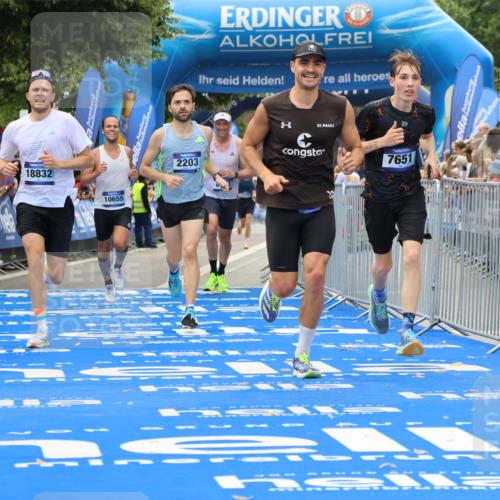 29.06.2025 - hella hamburg halbmarathon Strokosch-Dieckow http://msf.ph/oto/8371134 29.06.2025 10:27:34 Ziel 2203, 4678, 5367, 7651, 8731, 9804, 10655, 12341, 13941, 17354, 18567, 18832, 19114 meine-sportfotos.de