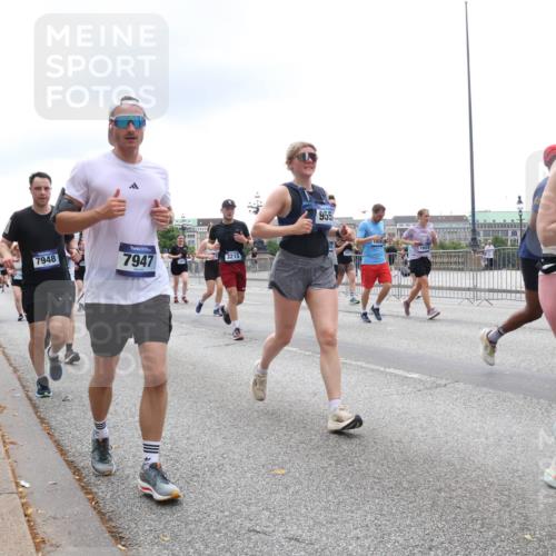 29.06.2025 - hella hamburg halbmarathon Lena Gebhardt http://msf.ph/oto/8371175 29.06.2025 10:48:55 Lombardsbrücke 7948, 7947, 3215, 955, 2716, 1142, 1167, 1584, 2160, 2395, 2437, 2438, 2713, 2716, 2792, 3086, 3215, 3224, 3253, 3661, 4403, 5010, 5118, 5479, 5480, 5551, 6015, 6437, 6566, 6979, 7062, 7203, 7947, 7948, 8461, 8719, 8760, 9341, 9359, 9552, 9787, 10059, 10081, 10204, 10366, 10524, 10654, 10656, 10782, 10785, 11000, 11031, 11192, 11364, 11365, 13814, 13845, 15715, 16498, 16499, 16701 meine-sportfotos.de