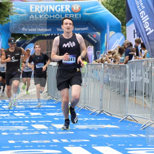 29.06.2025 - hella hamburg halbmarathon Strokosch-Dieckow http://msf.ph/oto/8371207 29.06.2025 10:27:32 Ziel 2203, 4678, 7651, 8731, 9804, 10655, 12341, 13941, 17354, 18567, 18832, 19114 meine-sportfotos.de