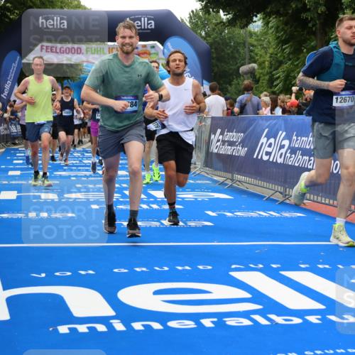 29.06.2025 - hella hamburg halbmarathon Strokosch-Dieckow http://msf.ph/oto/8371237 29.06.2025 10:49:23 Ziel 1342, 1476, 2878, 4183, 4185, 6158, 8437, 8689, 8813, 10053, 10189, 11339, 11779, 11819, 12094, 12670, 13269, 14526, 14838, 15422, 15784, 15894, 15966, 16891, 18476, 18887, 18960 meine-sportfotos.de