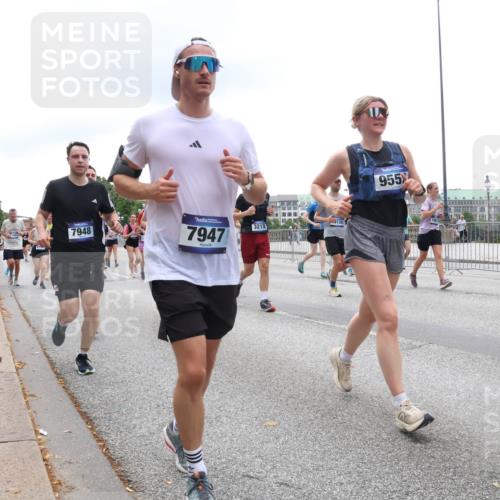 29.06.2025 - hella hamburg halbmarathon Lena Gebhardt http://msf.ph/oto/8371251 29.06.2025 10:48:55 Lombardsbrücke 7948, 7947, 3215, 9135, 955, 1167, 1142, 1167, 1584, 2160, 2395, 2437, 2438, 2713, 2716, 2792, 3086, 3215, 3224, 3253, 3661, 4403, 5010, 5118, 5479, 5480, 5551, 6015, 6437, 6566, 6979, 7062, 7203, 7947, 7948, 8461, 8719, 8760, 9341, 9359, 9552, 9787, 10059, 10081, 10204, 10366, 10524, 10654, 10656, 10782, 10785, 11000, 11031, 11192, 11364, 11365, 13814, 13845, 15715, 16498, 16499, 16701 meine-sportfotos.de