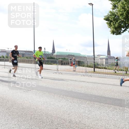 29.06.2025 - hella hamburg halbmarathon Lena Gebhardt http://msf.ph/oto/8371274 29.06.2025 10:14:53 Lombardsbrücke 11643, 18176, 1071, 1296, 1379, 1406, 1575, 1728, 1745, 2046, 2140, 2281, 2494, 2601, 2690, 2990, 3020, 3025, 3154, 3454, 3507, 3509, 3513, 3691, 3756, 3834, 3844, 4495, 4641, 5191, 5608, 5670, 5800, 5981, 6028, 6083, 6181, 6248, 6366, 6935, 7195, 7439, 7802, 7881, 8055, 8147, 8237, 8239, 8275, 8522, 8563, 8609, 8755, 8854, 9113, 9173, 9556, 9663, 9709, 9911, 9975, 10224, 10391, 10589, 10610, 10717, 10963, 11271, 11598, 12467 meine-sportfotos.de